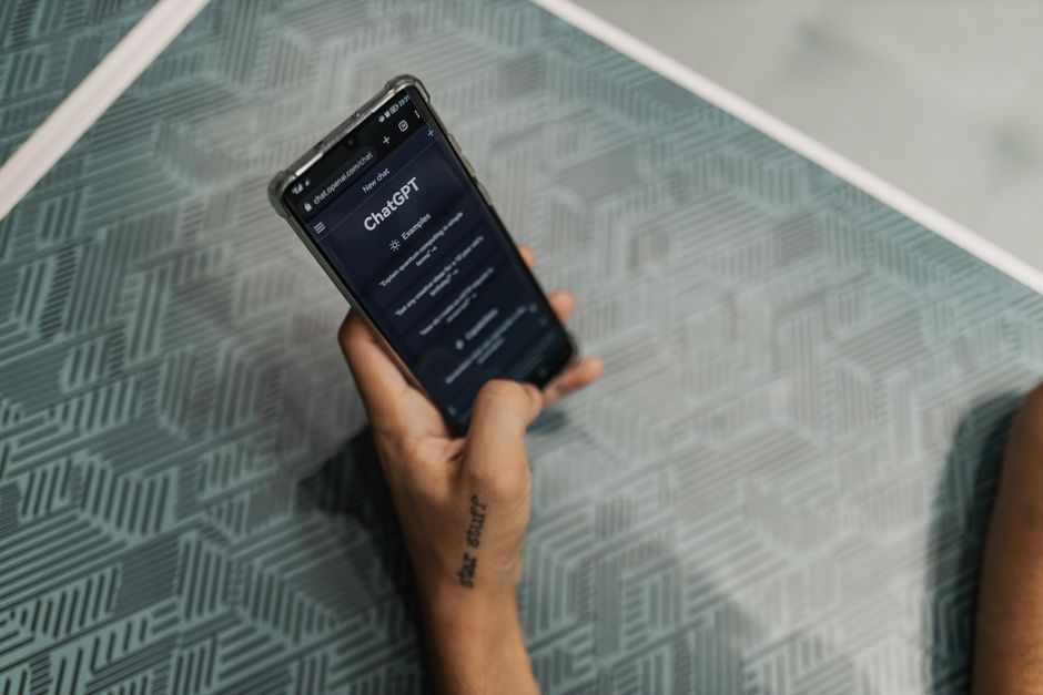 An AI assistant answering a customer enquiry automatically