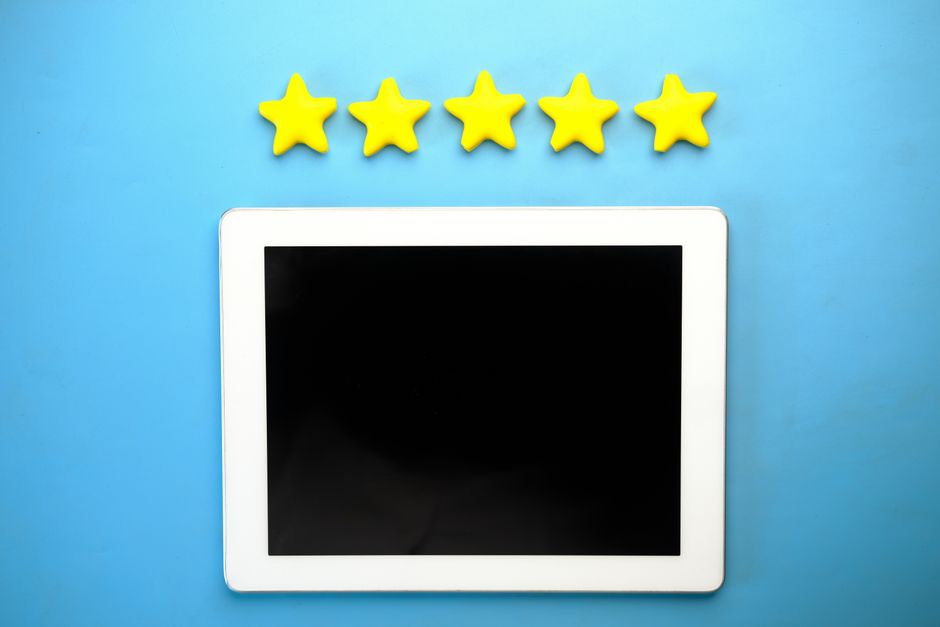 A customer leaving a star rating on a phone, the moment that decides a local reputation